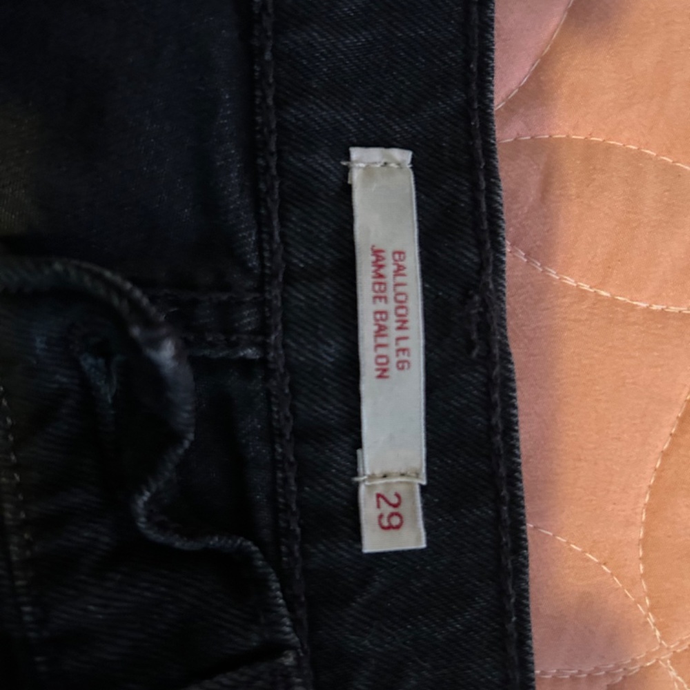 Levi’s - Picture 2 of 2